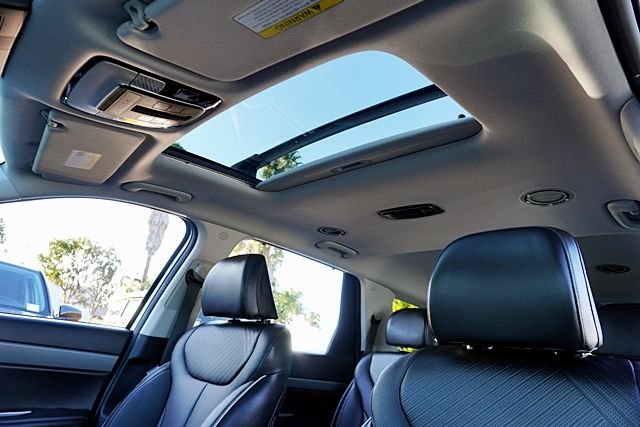 Used 2025 Silver Hyundai SEL Premium image 16