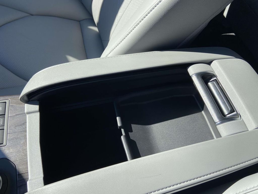 2026 Toyota Highlander Platinum - Photo 31