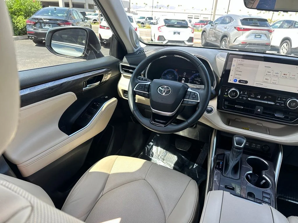 Used 2023  Toyota Limited image 20