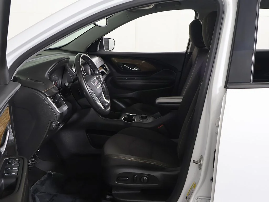 Used 2020 White GMC SLE image 17