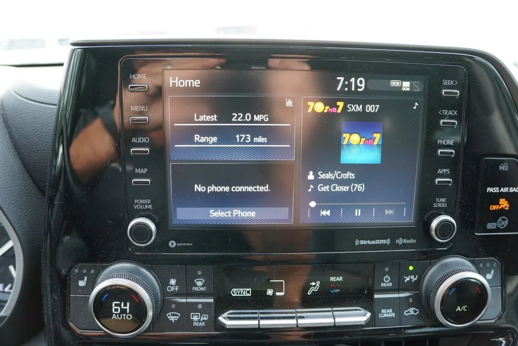 Used 2021  Toyota XLE image 6