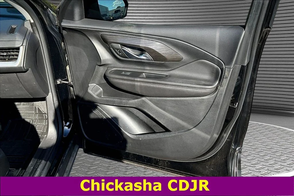 Used 2022 Black GMC SLE image 27