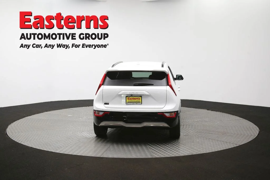 Used 2024 White Kia Wind image 36