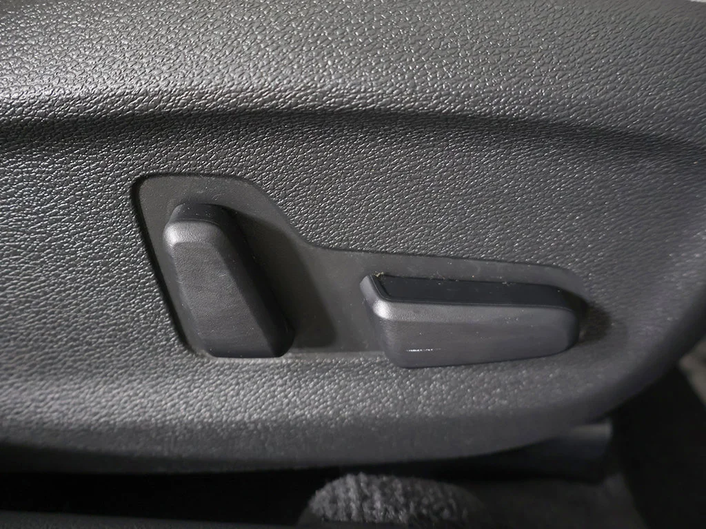 Used 2019 Silver Hyundai Limited image 37