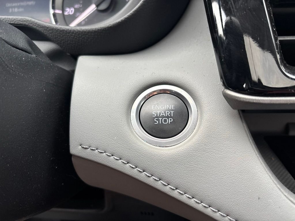 Used 2024  Toyota XLE image 19