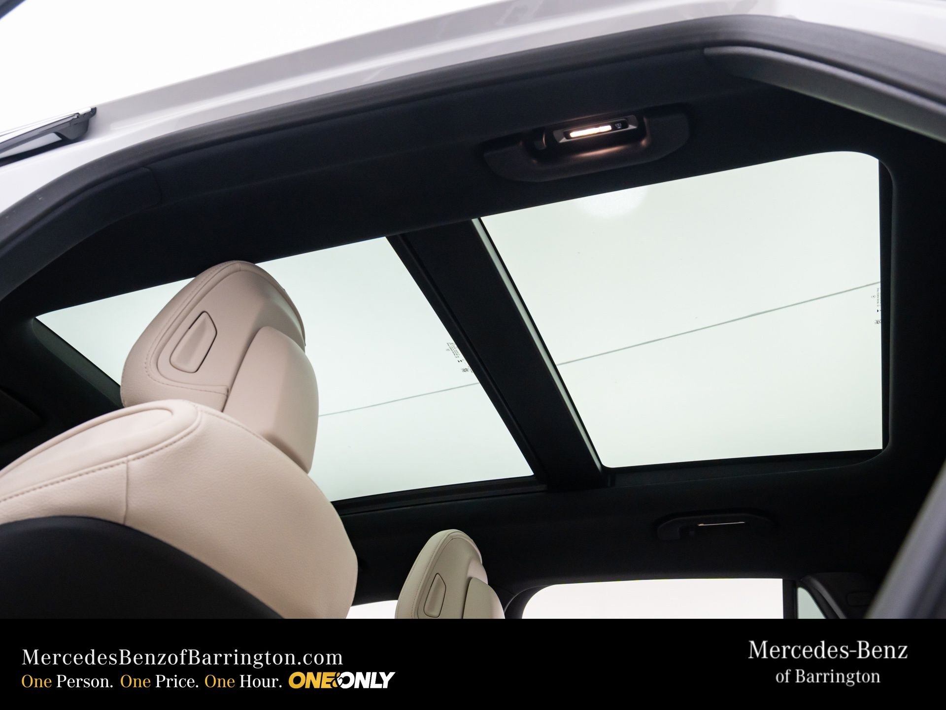 New 2026 MANUFAKTUR Moonlight White Metallic Mercedes-Benz GLC 300 image 21