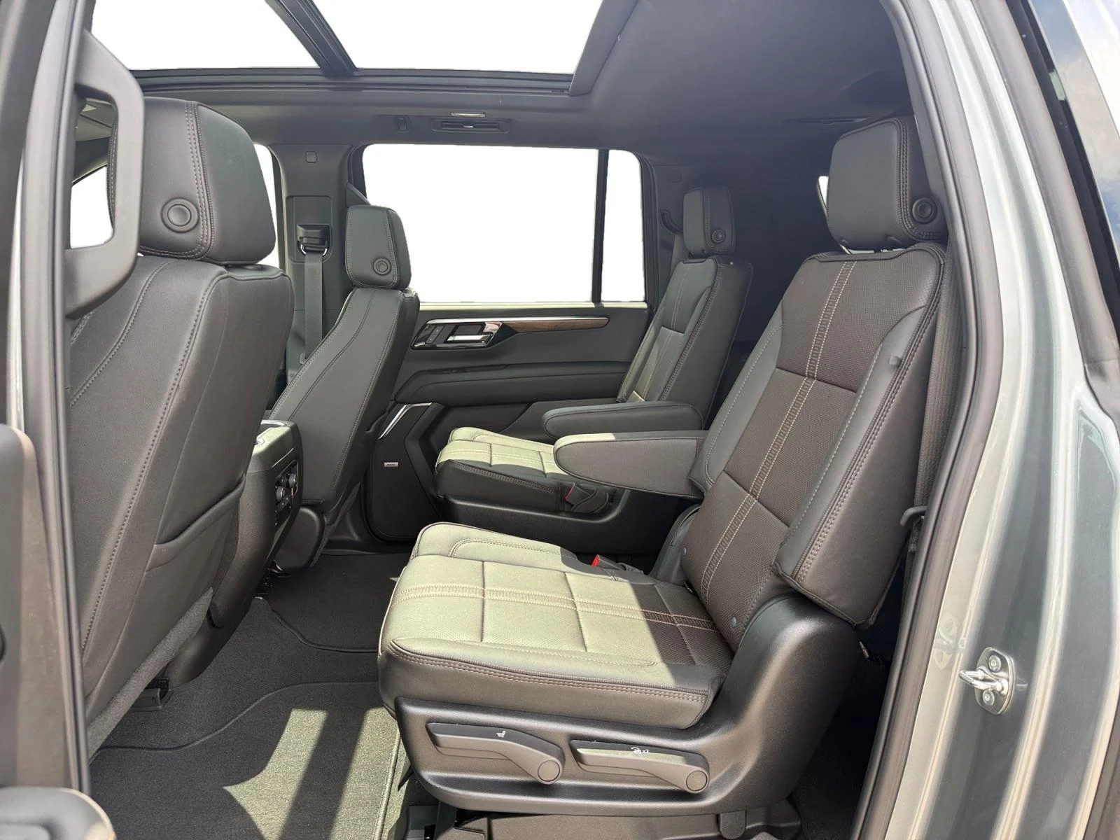 2026 Chevrolet Suburban High Country - Photo 22