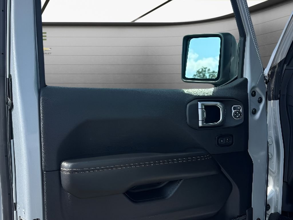 Used 2024 Silver Zynith Clearcoat Jeep Sahara image 12