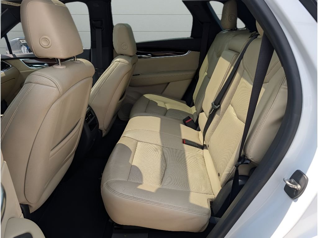 Used 2017 Crystal White Tricoat Cadillac Luxury FWD image 28