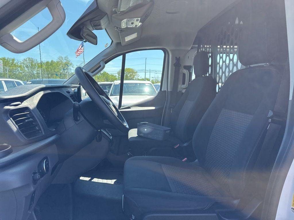 Used 2025 Oxford White Ford Base image 7