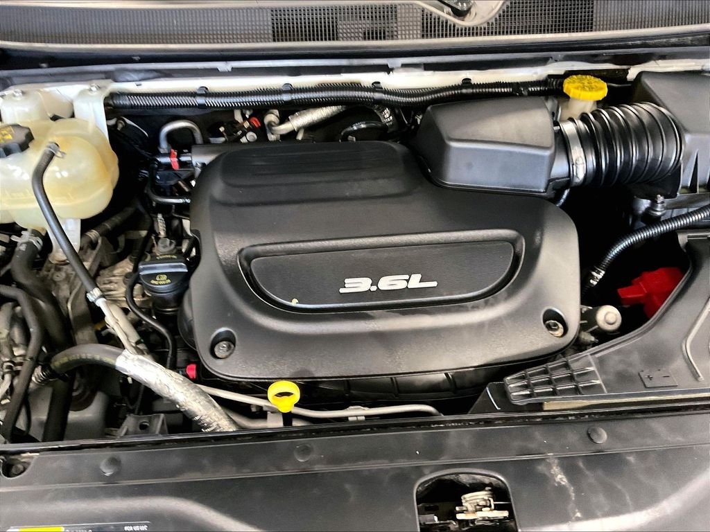 Used 2018 White Chrysler Touring L image 30