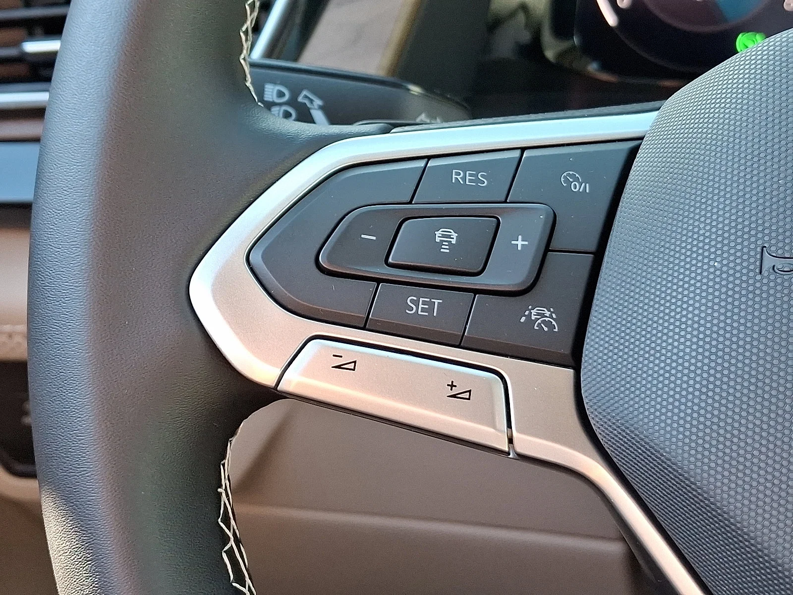 New 2026 Silver Mist Metallic Volkswagen 2.0T SE with Technology image 16