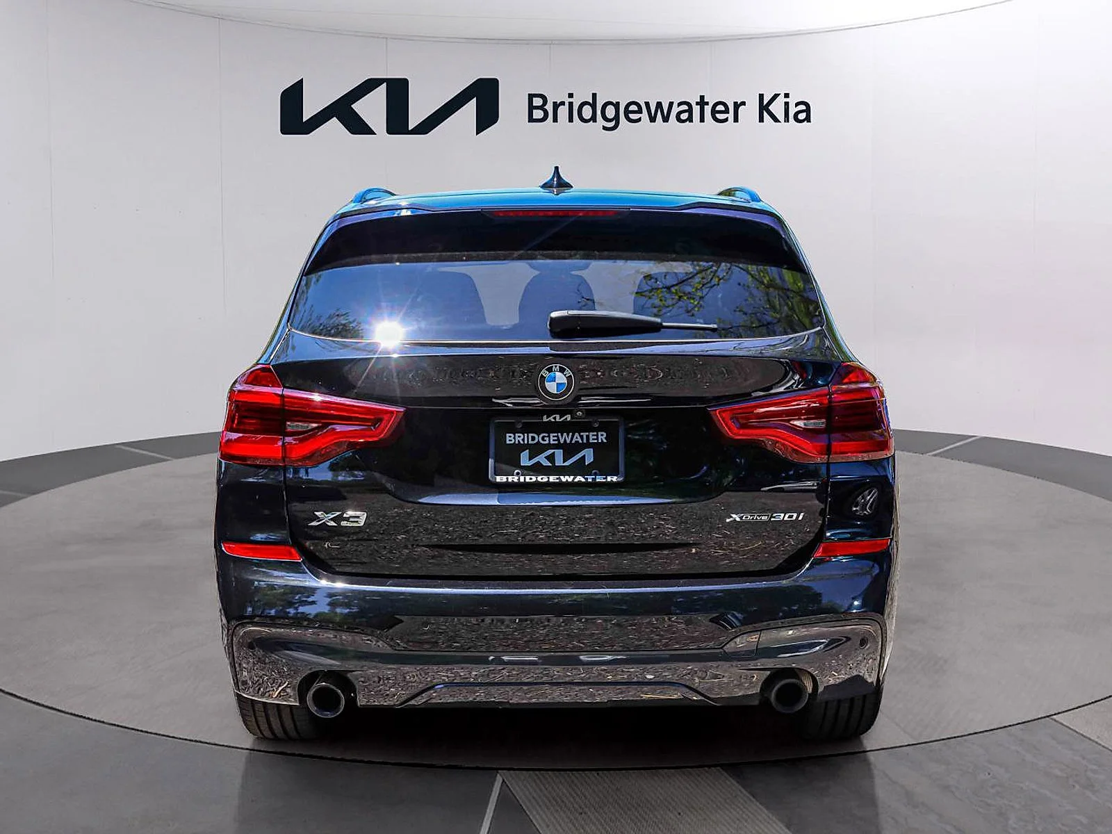 Used 2021 Black Sapphire Metallic BMW xDrive30i image 5