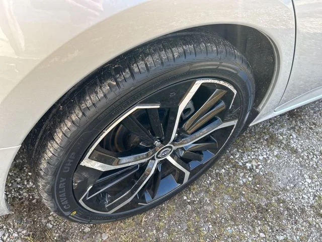 Used 2024 Silver Nissan 2.5 SR image 12