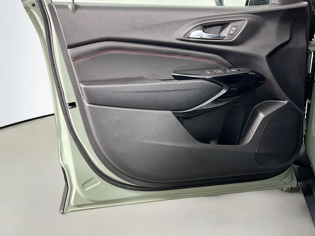 Used 2024 Green Chevrolet 2RS image 17