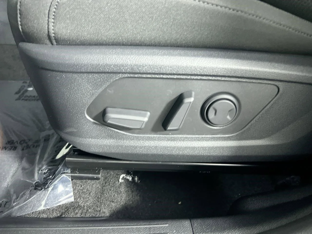 New 2026 Glacial White Pearl Kia LX image 13