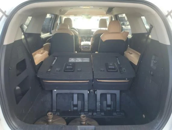 Used 2024 Snow White Pearl Kia LX image 5