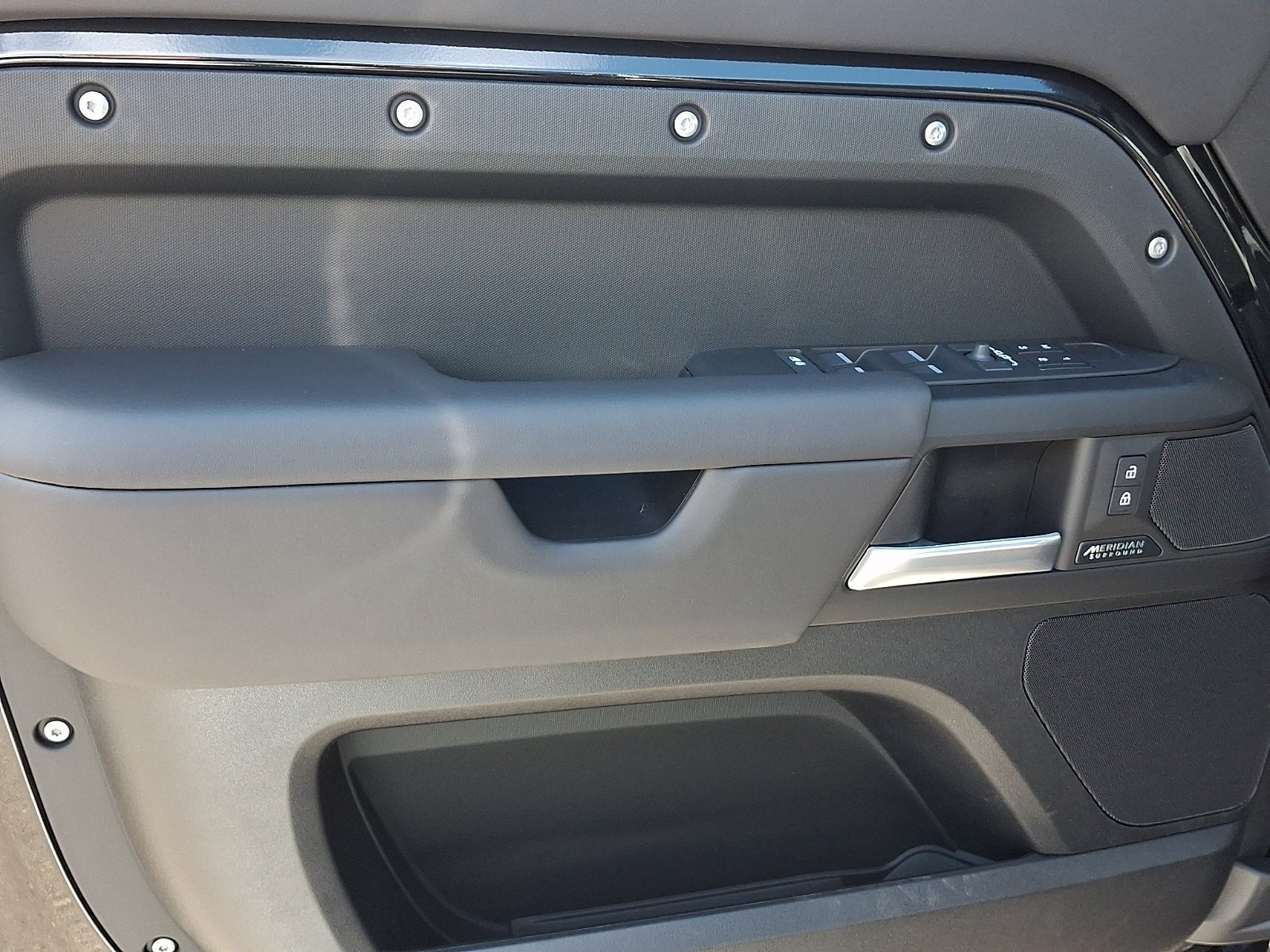 New 2026 Santorini Black LAND ROVER X-Dynamic SE image 8