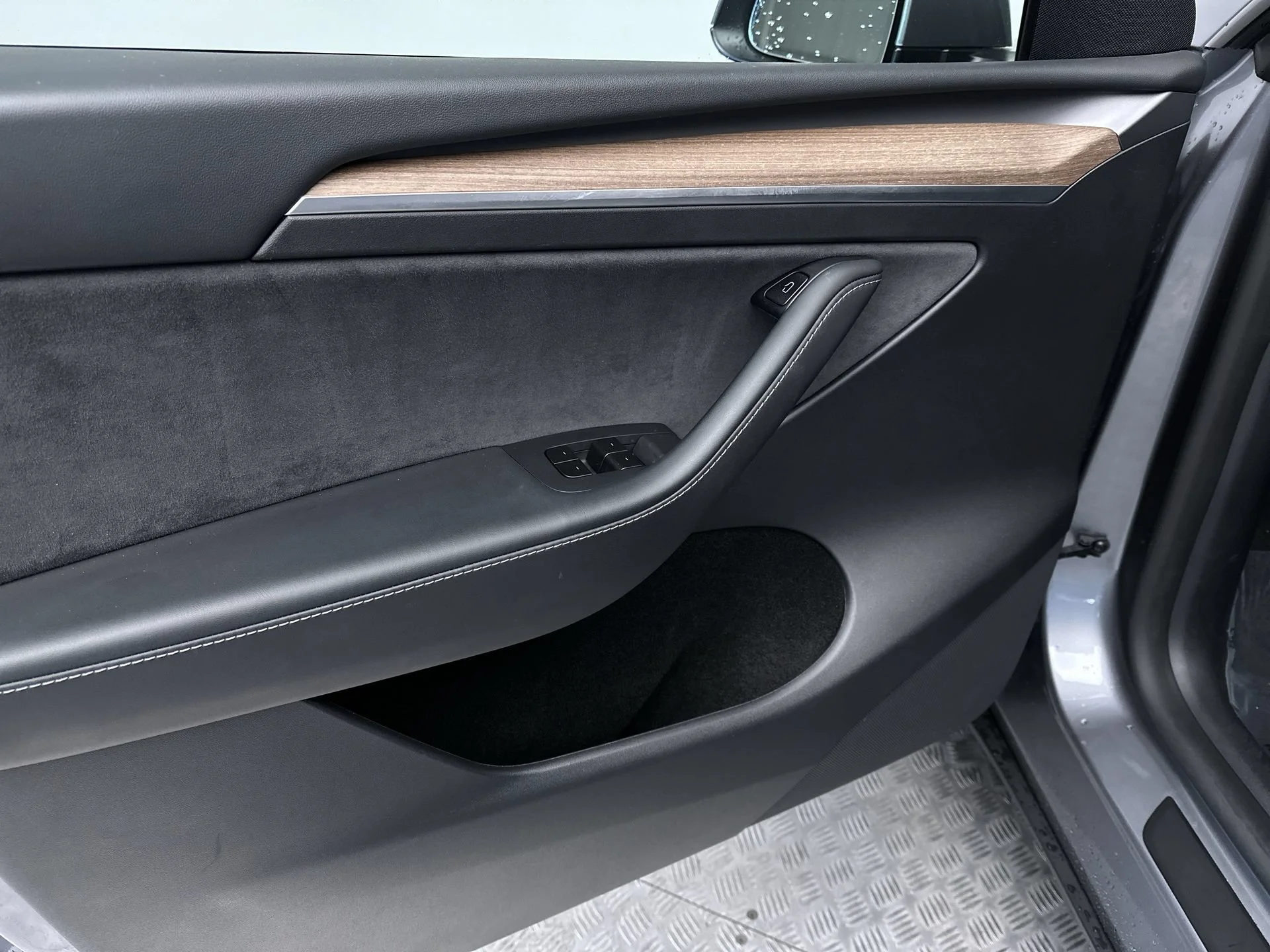 Used 2025 Stealth Grey Tesla Long Range image 15