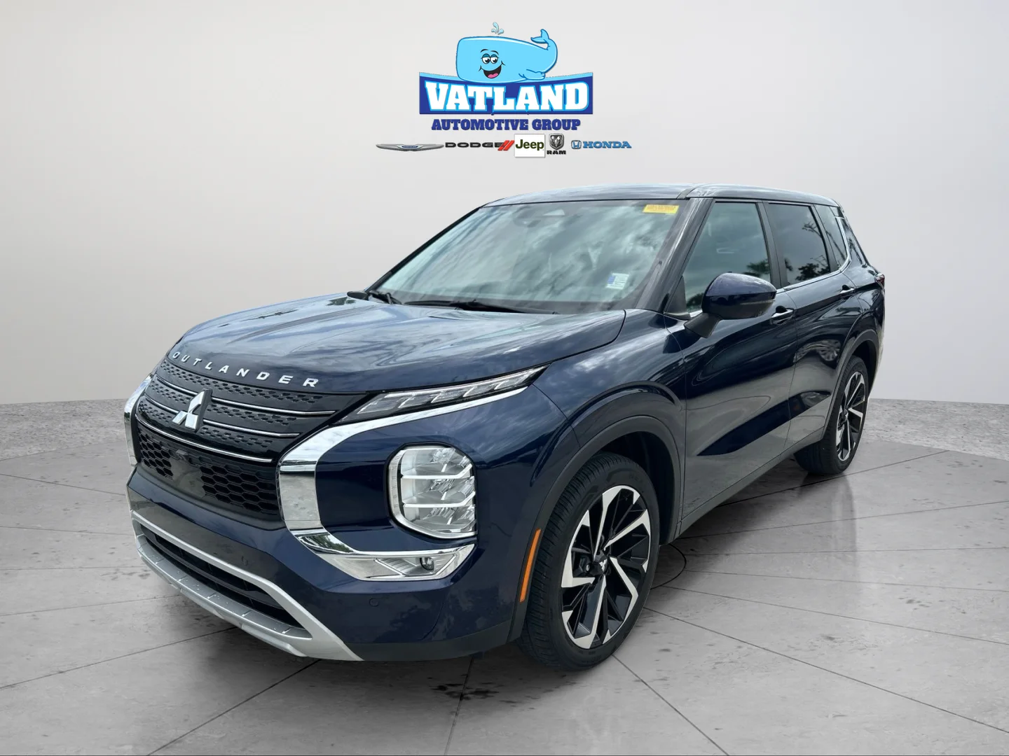 Used 2024 Cosmic Blue Metallic Mitsubishi SE image 1