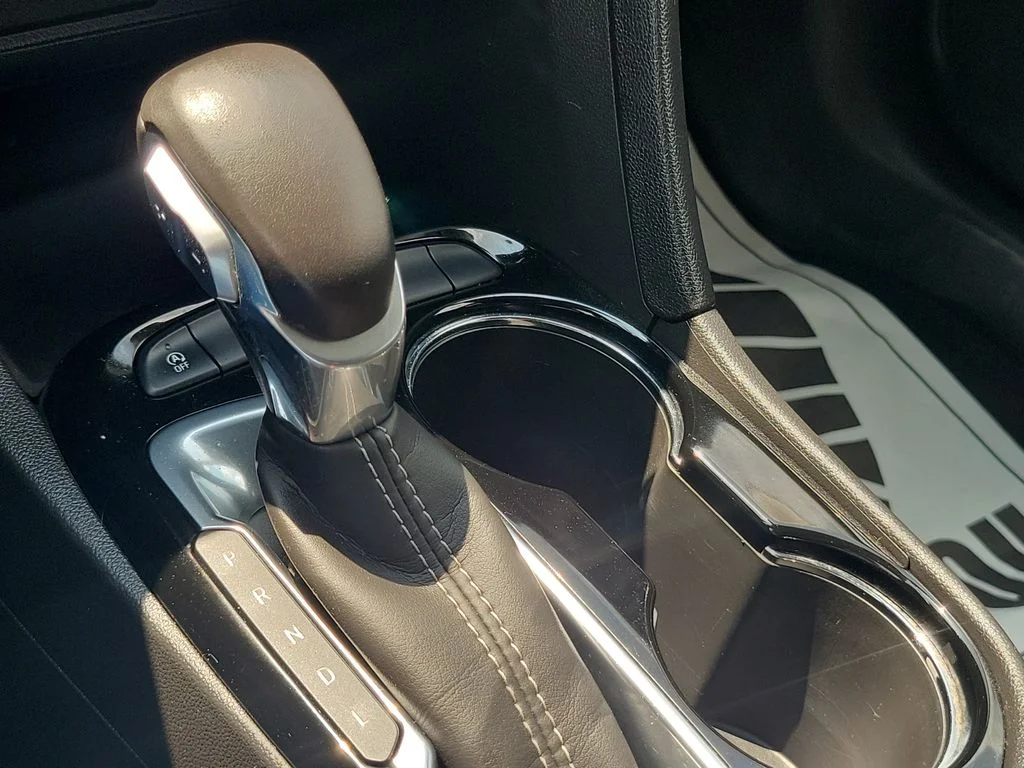 Used 2022 Blue Buick Select image 19