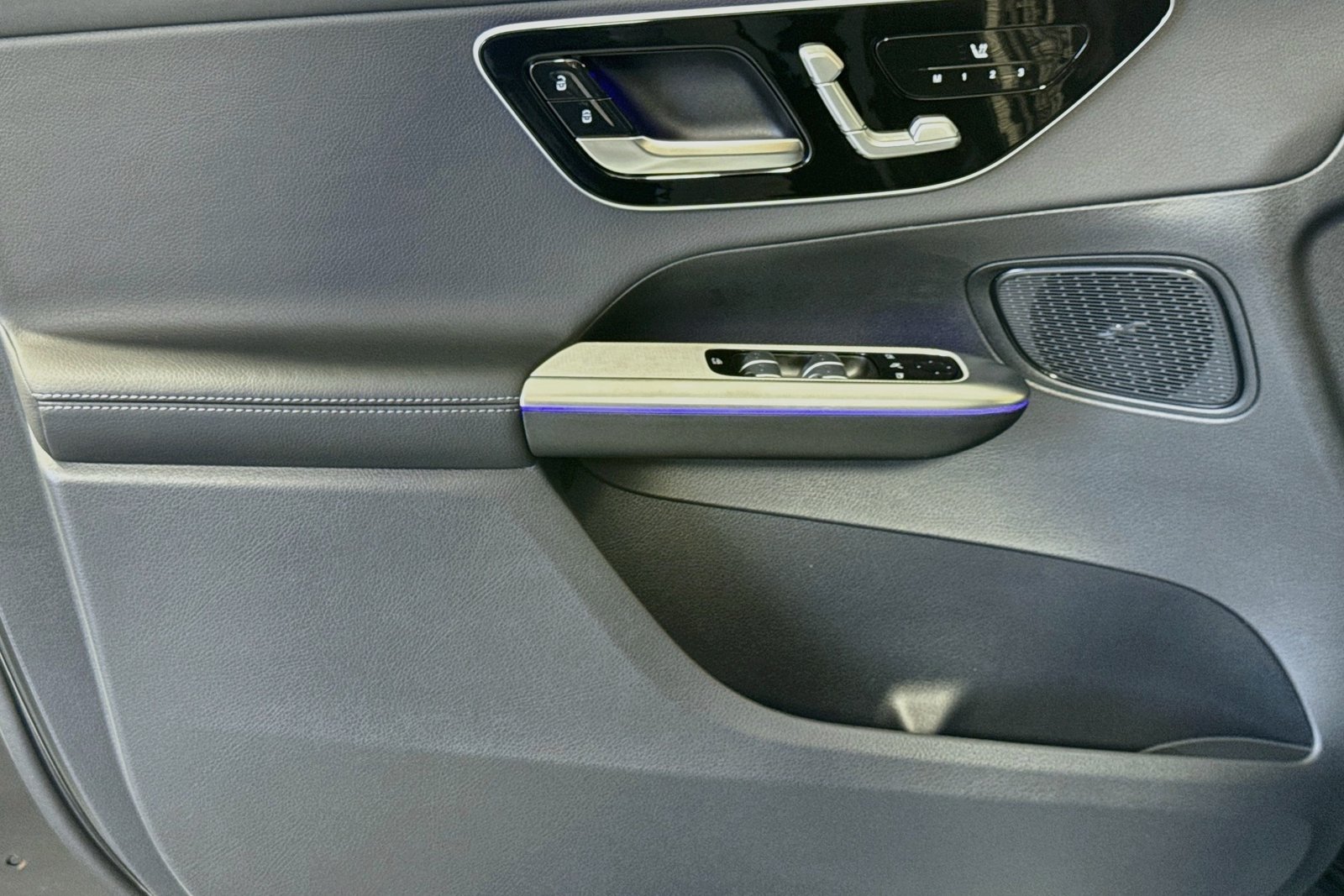 New 2027 Black Mercedes-Benz GLC 300 image 16