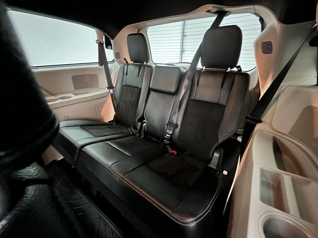 Used 2019 Black Dodge SXT image 40