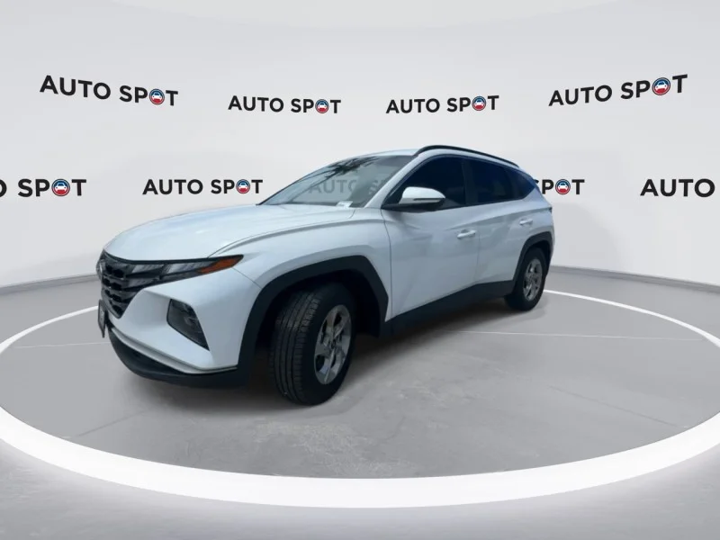 Used 2022 White Hyundai SEL image 4