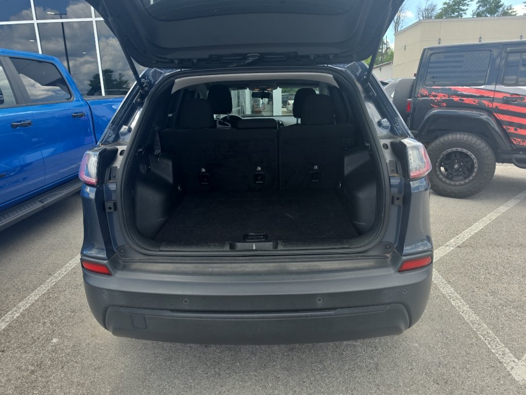 Used 2020 Slate Blue Pearlcoat Jeep Latitude image 5