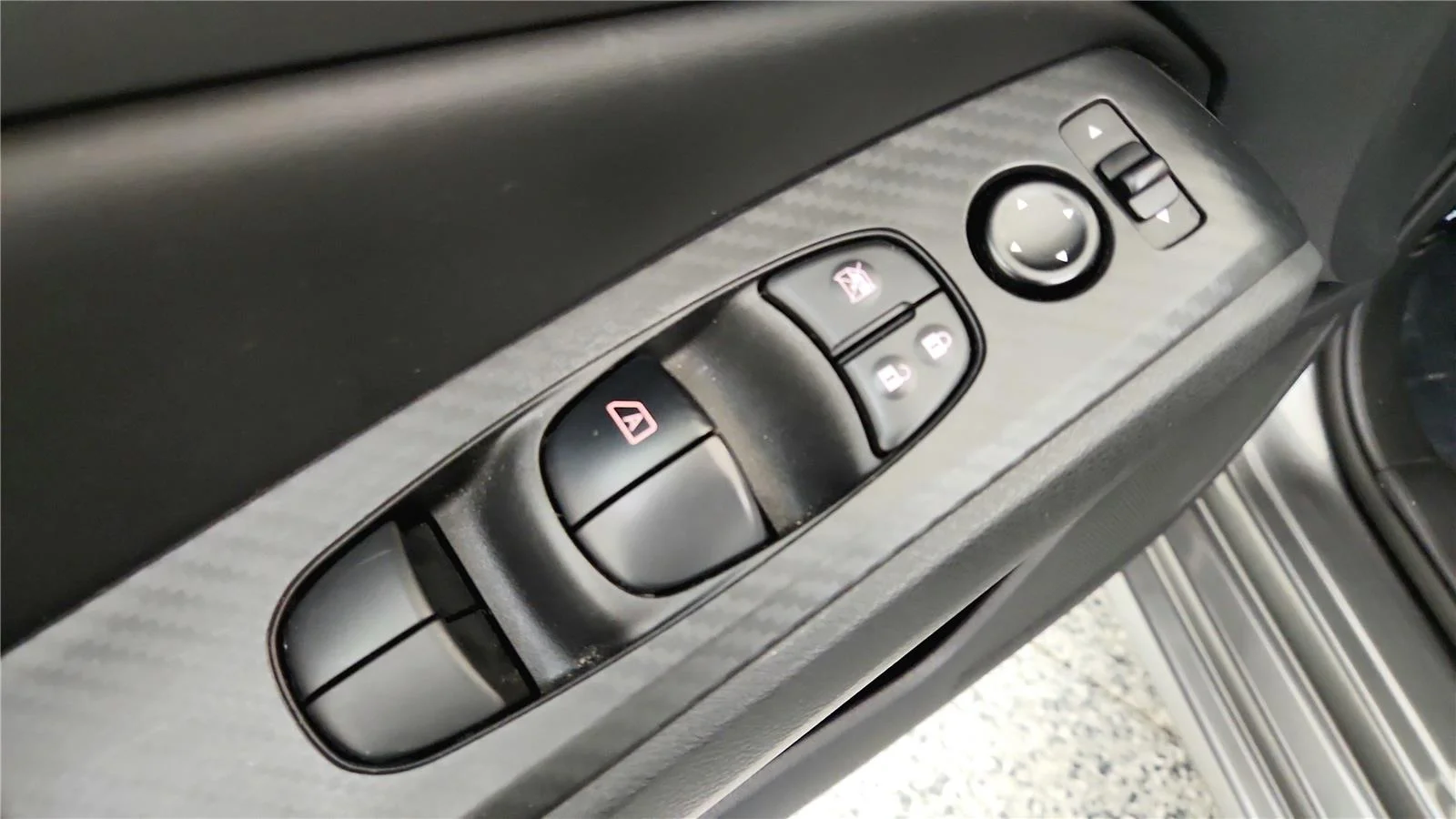 Used 2022 Gun Metallic Nissan 2.5 SV image 31