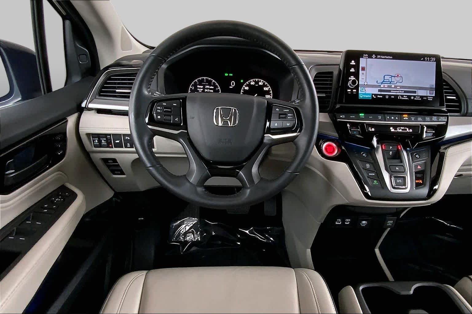 Used 2025 Modern Steel Metallic Honda Touring image 6