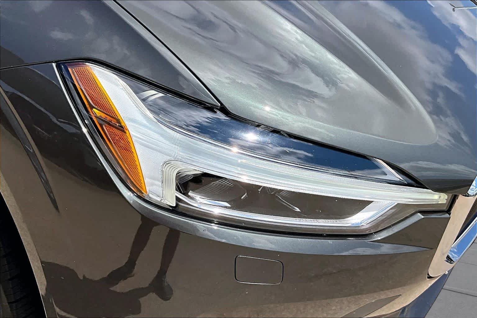 Used 2020 Pine Grey Metallic Volvo Momentum image 28