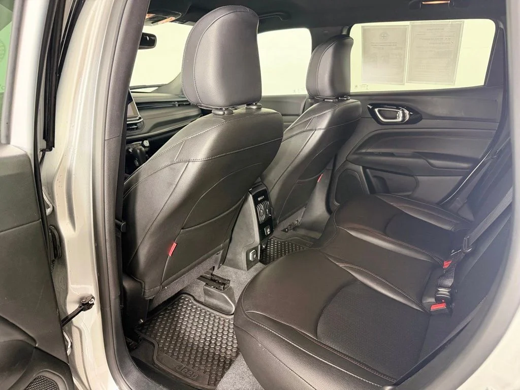 Used 2025 Silver Zynith Jeep Trailhawk image 13