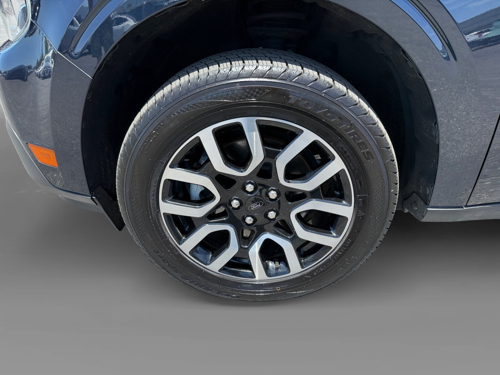 Used 2022 Blue Ford Lariat image 9