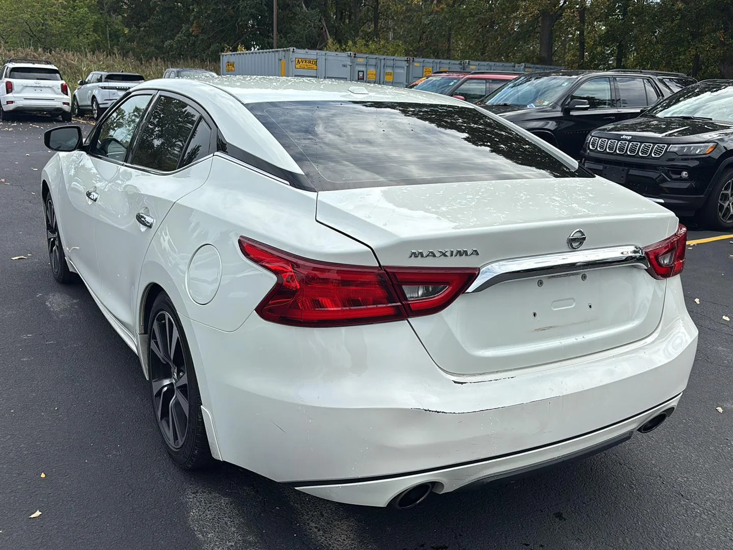 Used 2018 Pearl White Nissan S image 5