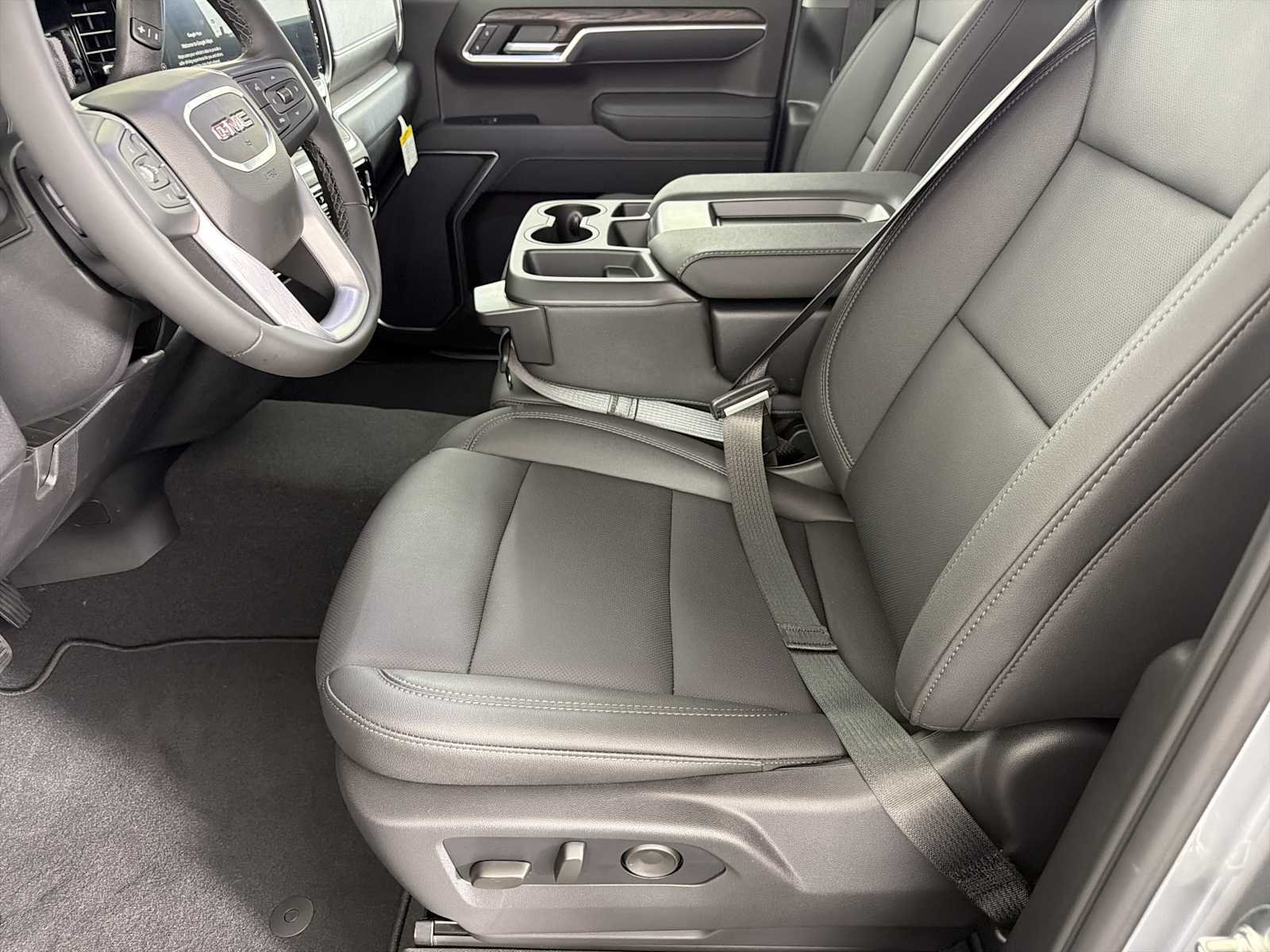 2026 GMC Sierra 1500 SLT - Photo 7