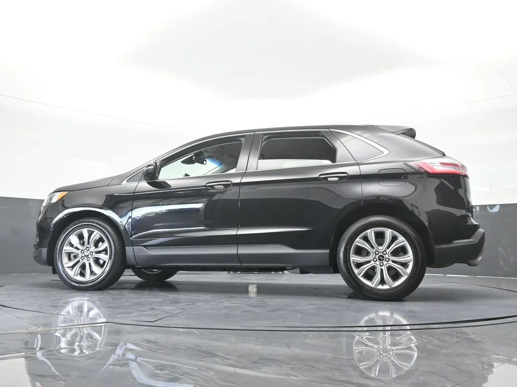 Used 2024 Black Metallic Ford Titanium image 61