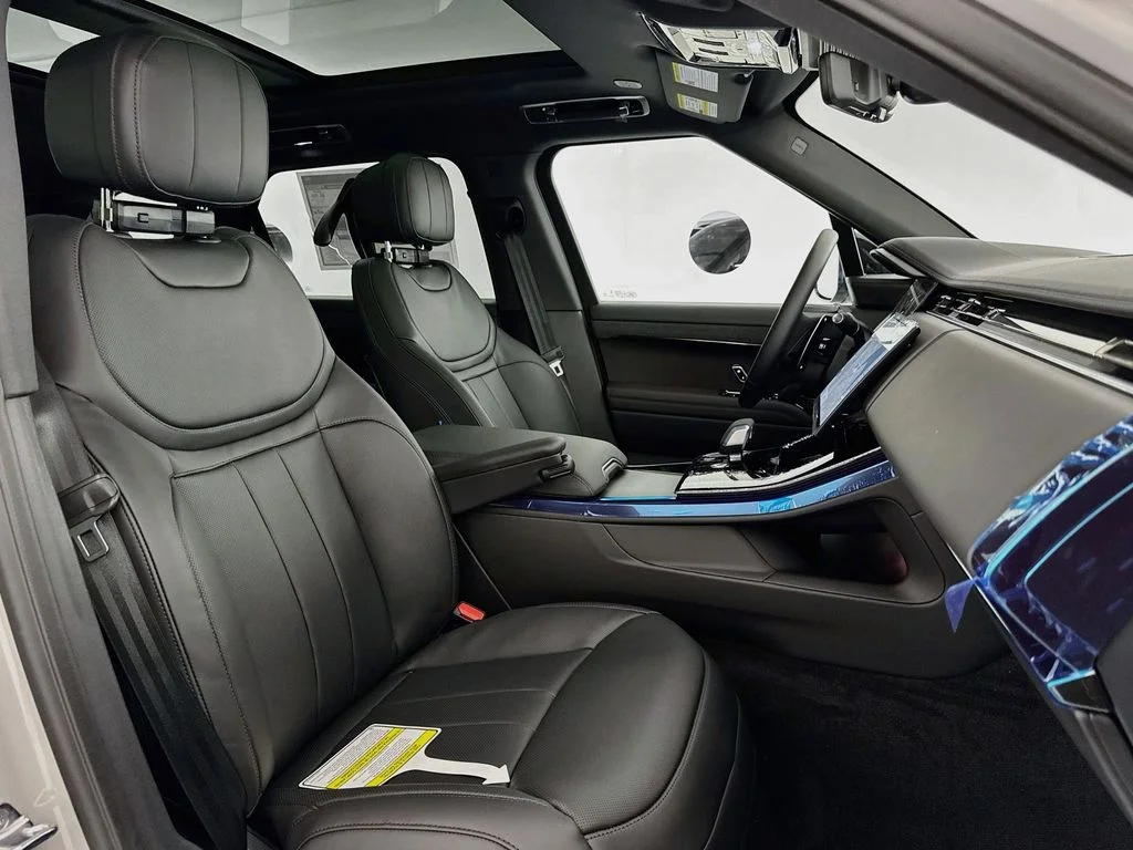 New 2026 Borasco Grey Land Rover Dynamic SE image 30