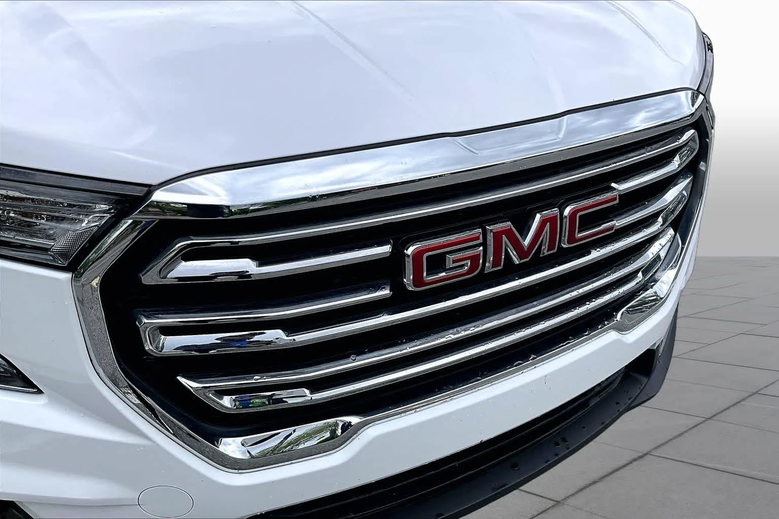 Used 2024 Summit White GMC SLT image 29