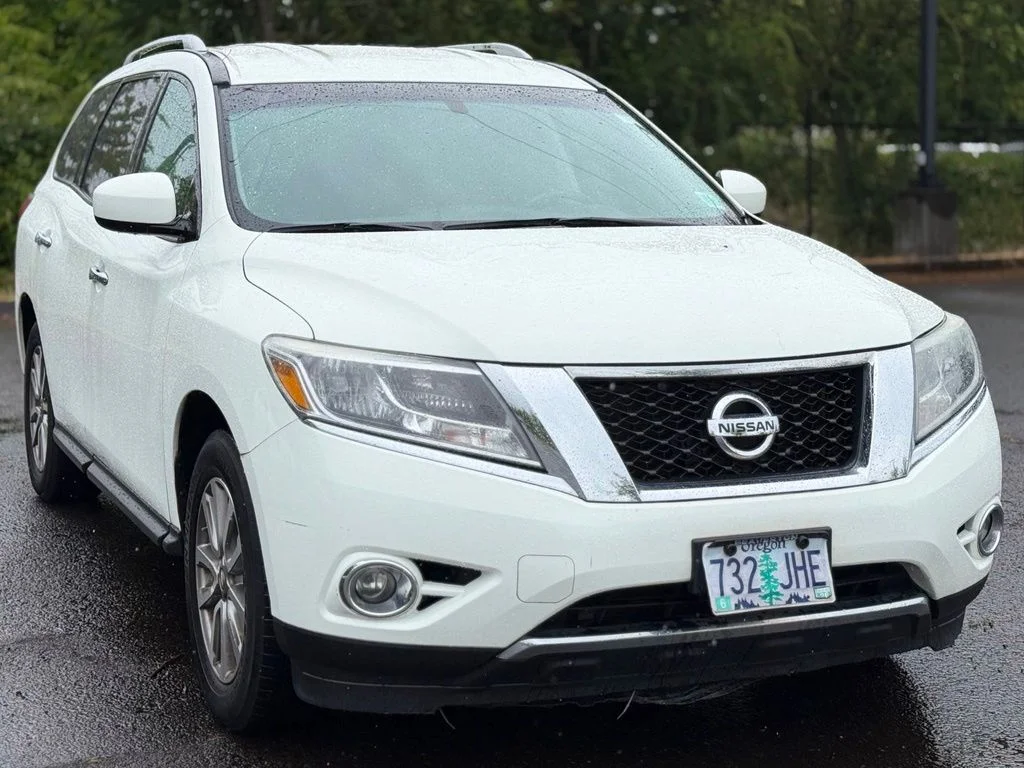 Used 2015 White Nissan SV image 7
