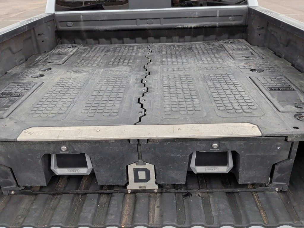 Used 2024 White GMC AT4 image 44