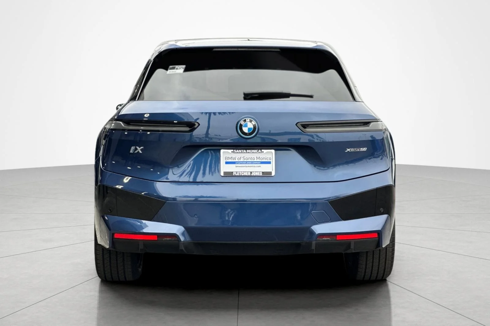Used 2023 Phytonic Blue Metallic BMW xDrive50 image 4