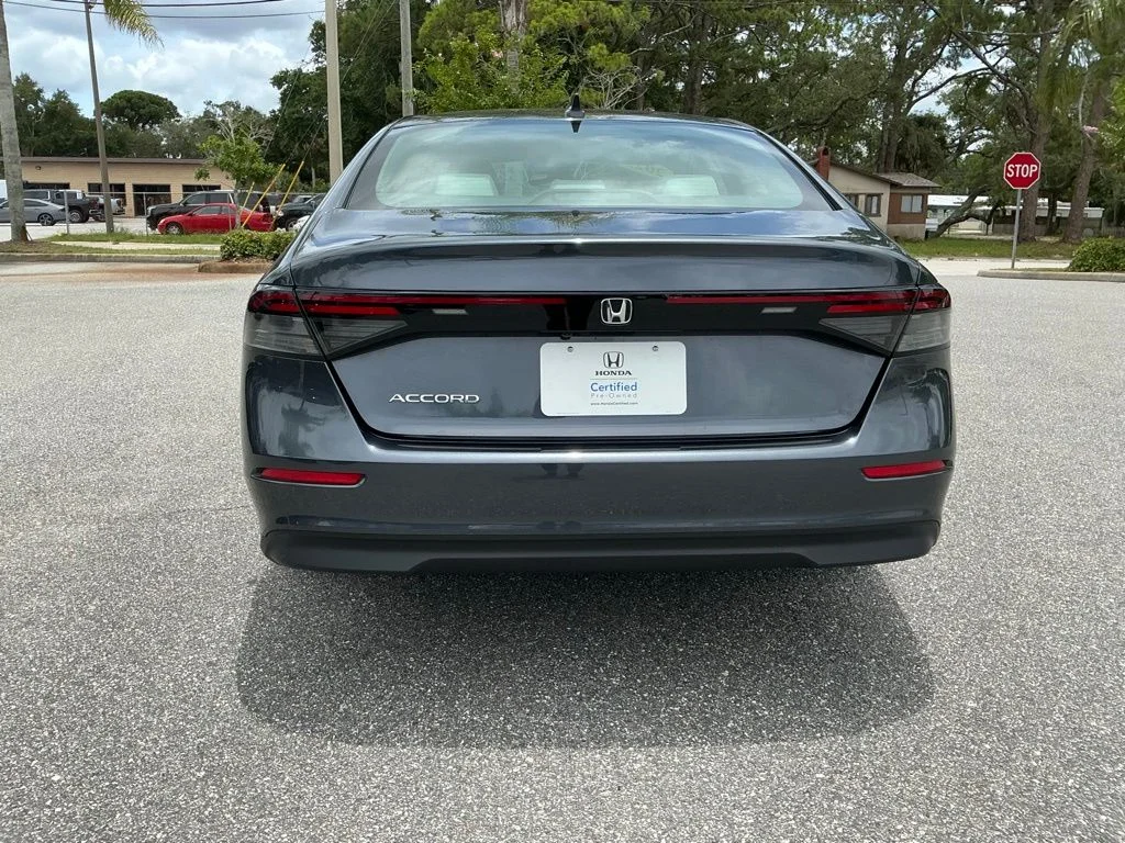 Used 2023  Honda LX image 6
