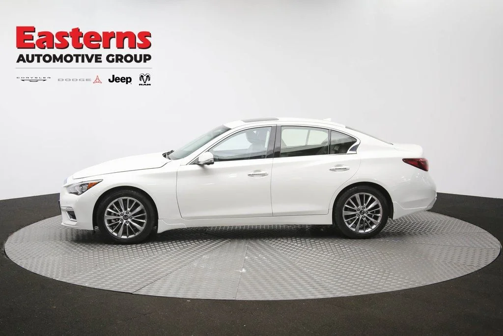 Used 2023 White INFINITI LUXE image 63