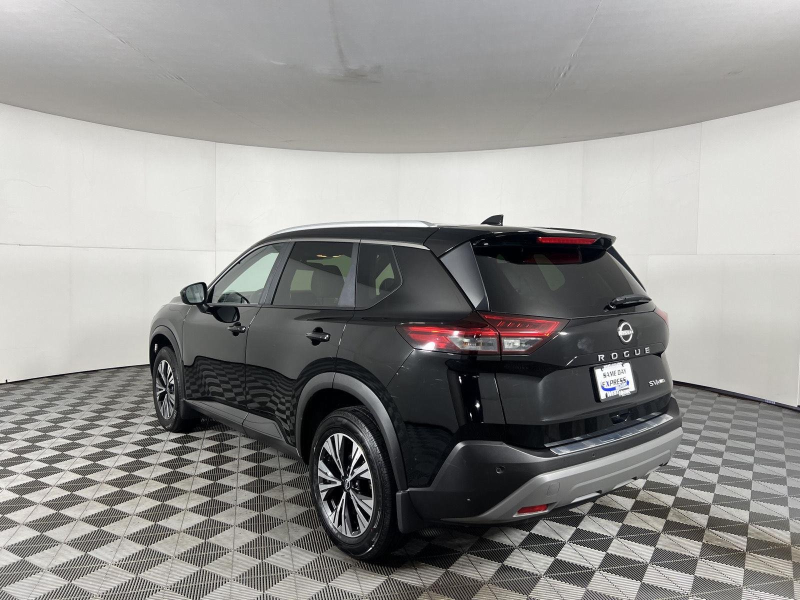 Used 2023 Super Black Nissan SV image 6