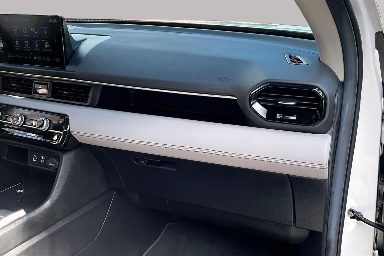 Used 2025 Platinum White Pearl Honda Touring image 19