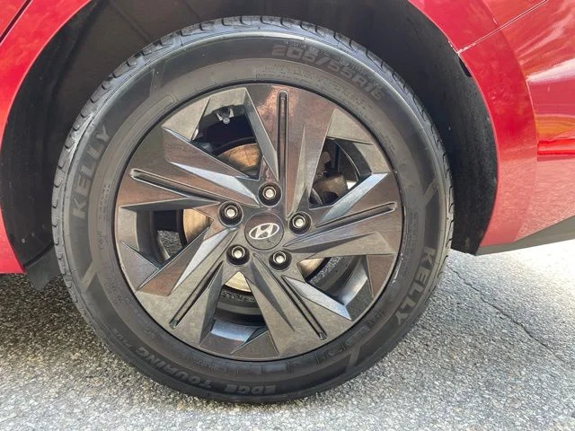 Used 2021 Scarlet Red Hyundai SEL image 9