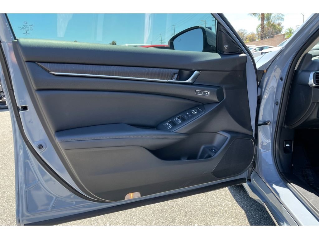 Used 2022 Sonic Gray Pearl Honda Touring image 10