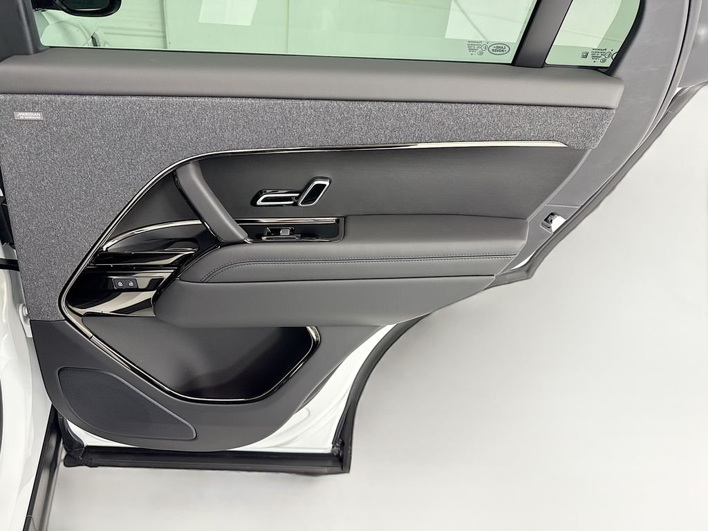 New 2026 Fuji White Land Rover Dynamic SE image 26
