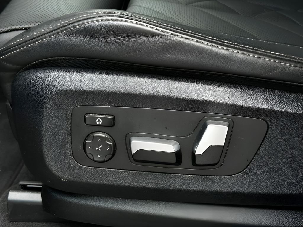 Used 2026 Black BMW xDrive40i image 11